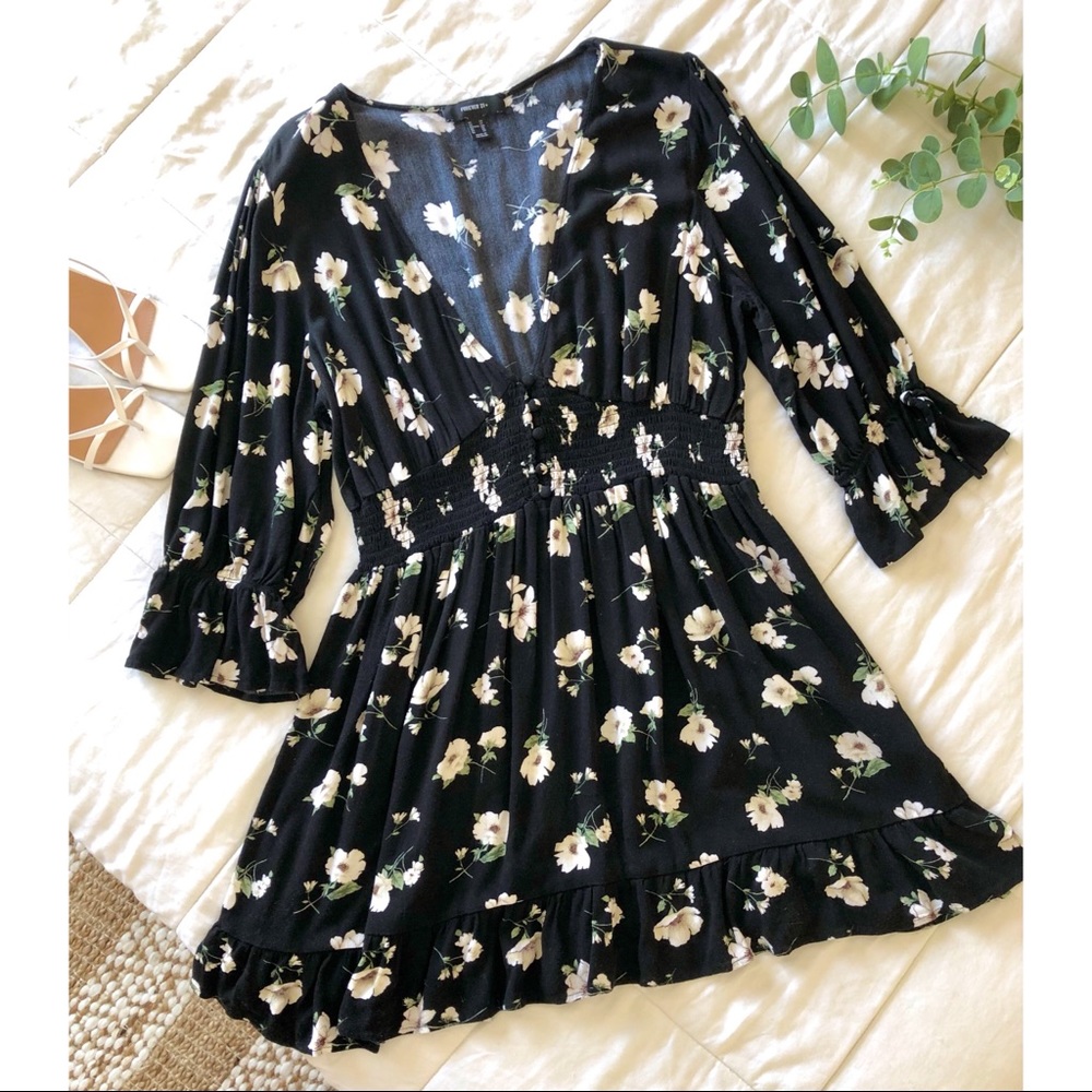 Forever 21 Plus Size Black Long Sleeved Floral Mini Dress